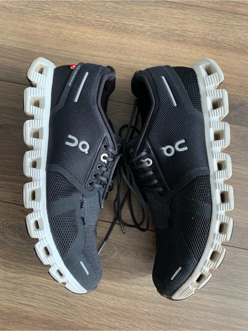 On cloud shoes women size 8.5 black